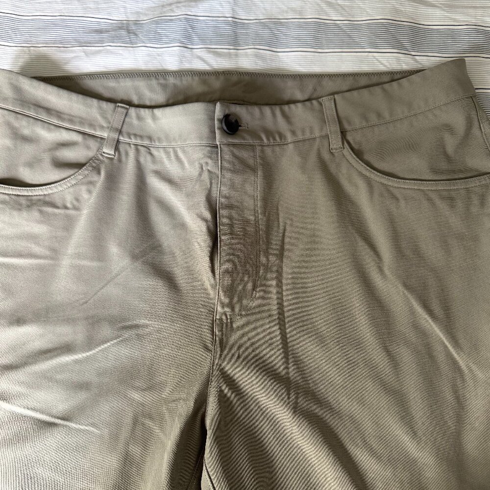 Vuori performance pant size 38